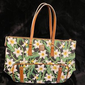 Dooney & Bourke shoulder handbag. EUC